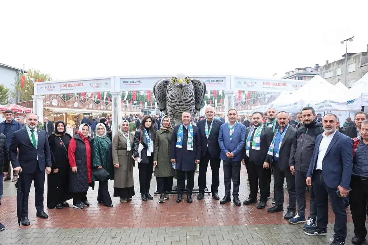 Sultangazi'de 8. Hamsi Festivali Coşkusu: Birlik ve Muhabbet Hakimdi Sultangazi'de 8. Hamsi Festivali Coşkusu: Birlik ve Muhabbet Hakimdi