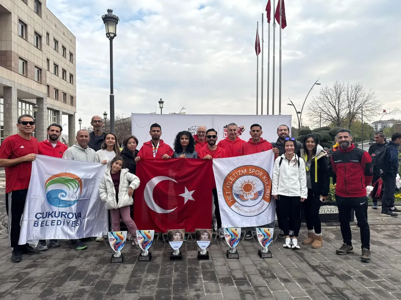 Çukurova Belediyesi Atletizm Takımı 7. Gazi Yarı Maratonu'nda Büyük Başarı Çukurova Belediyesi Atletizm Takımı 7. Gazi Yarı Maratonu'nda Büyük Başarı