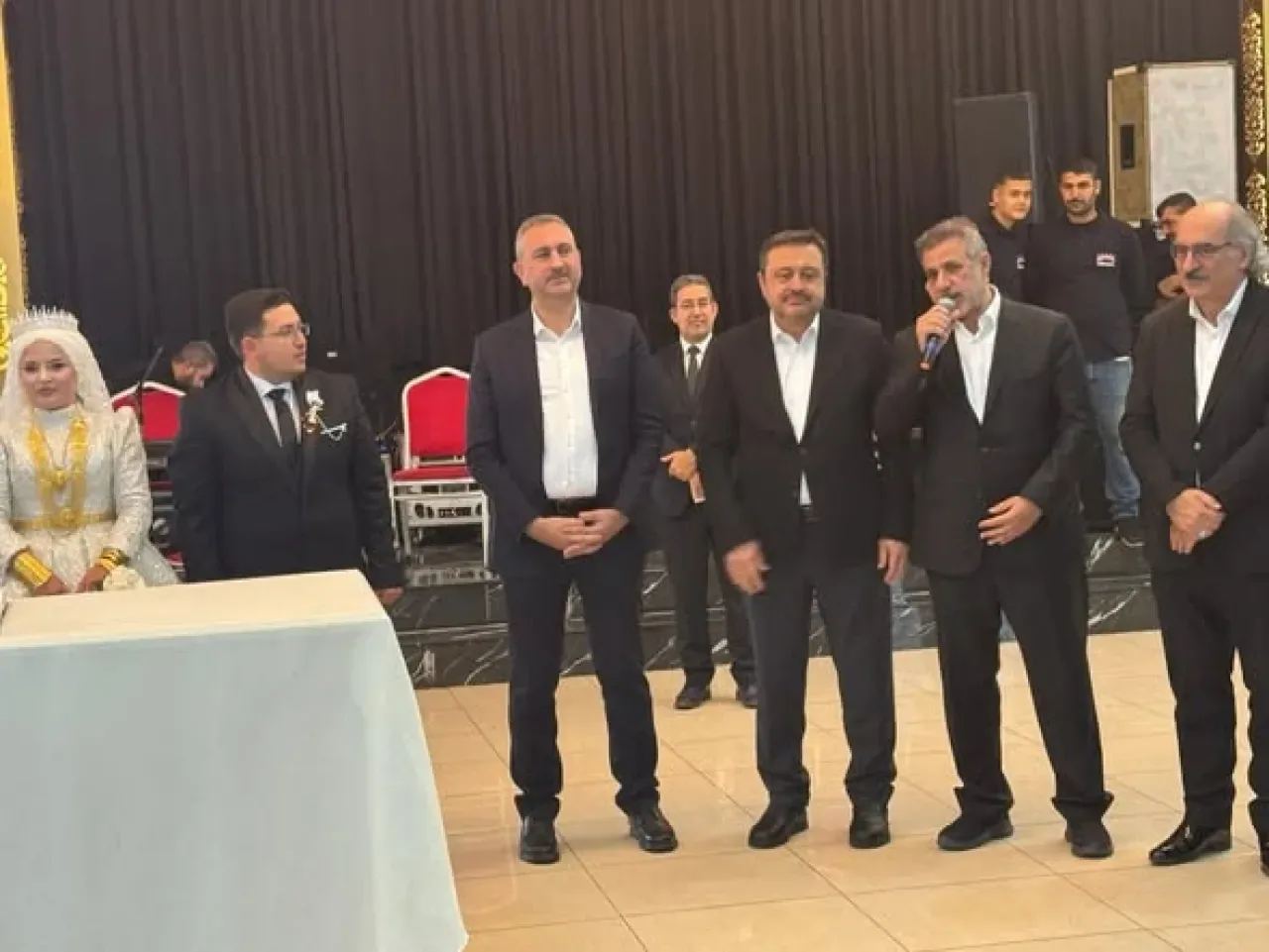 Abdülhamit Gül, Nizip'te Genç Çiftin Nikah Şahidi Oldu Abdülhamit Gül, Nizip'te Genç Çiftin Nikah Şahidi Oldu