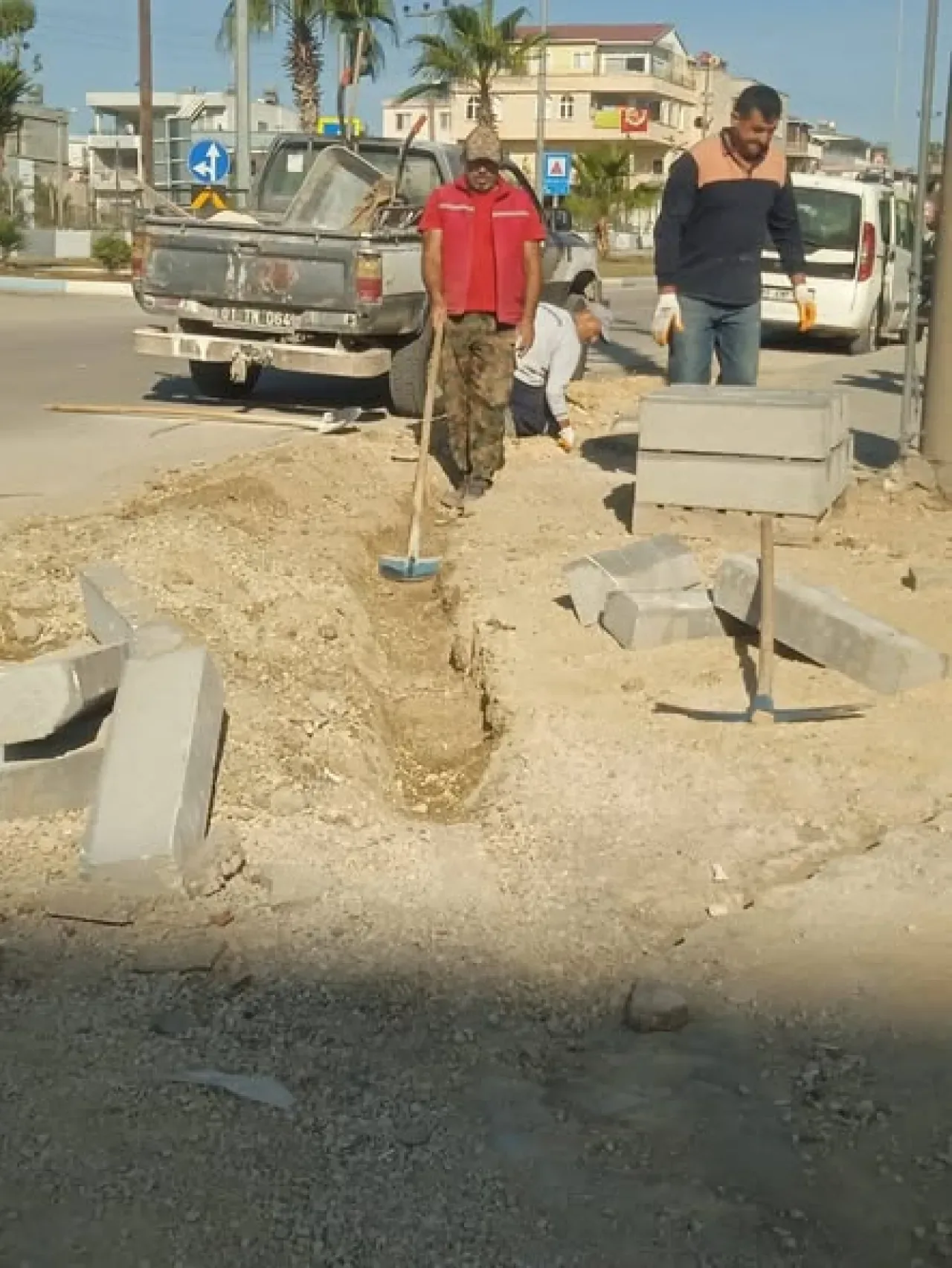 Karataş'ın Yeni Mahallesi'nde Kaldırım Yenileme Çalışmaları Başladı Karataş'ın Yeni Mahallesi'nde Kaldırım Yenileme Çalışmaları Başladı