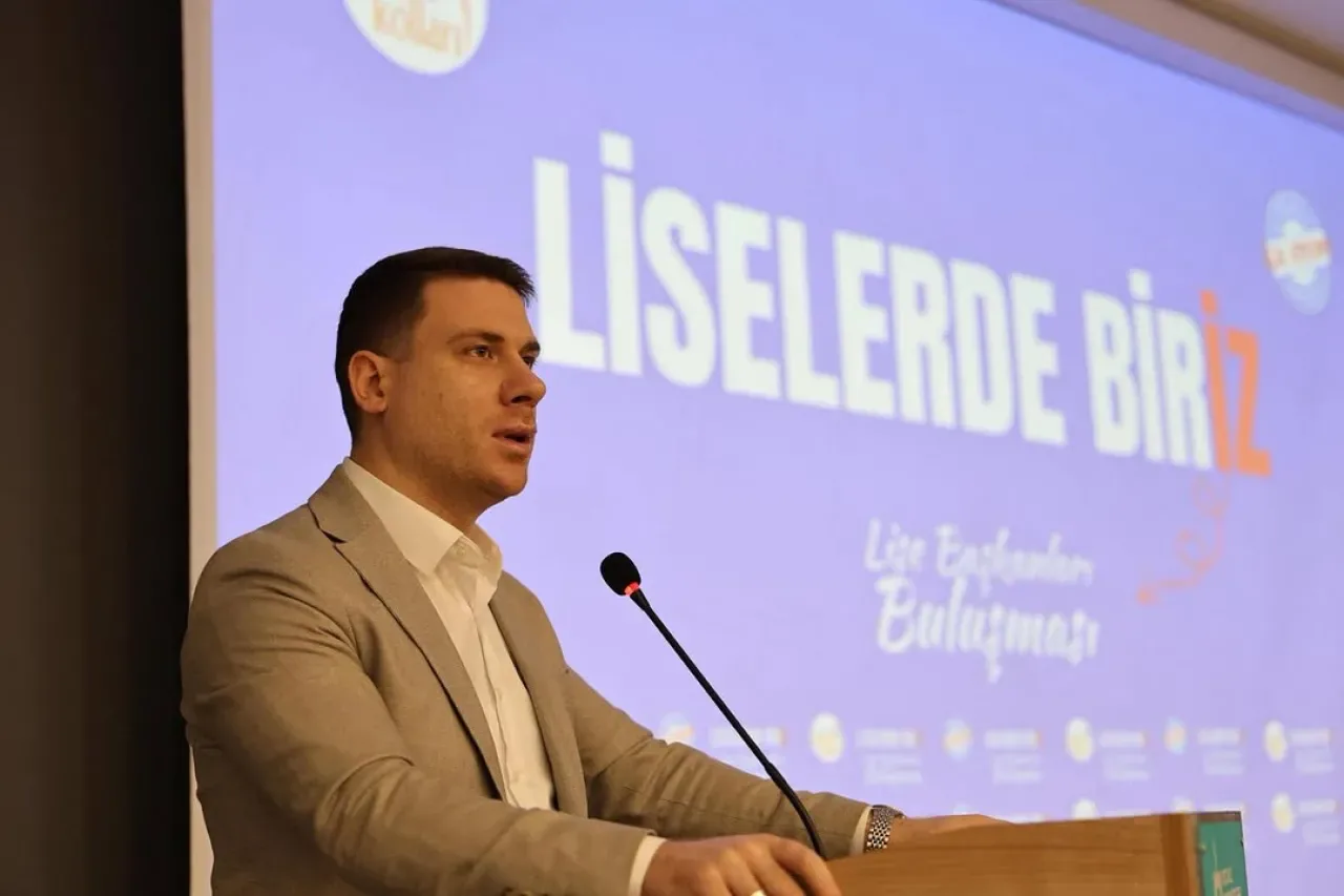AK Parti Kocaeli Gençlik Kolları Liselerde "BirİZ" Buluşması Gerçekleştirdi AK Parti Kocaeli Gençlik Kolları Liselerde "BirİZ" Buluşması Gerçekleştirdi