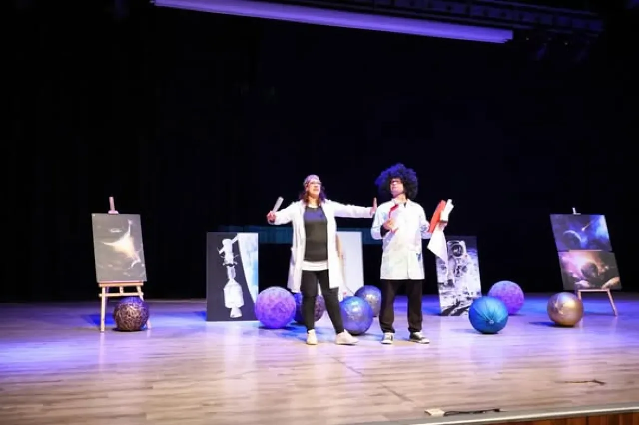 Bayrampaşa'da Çocuklar Astronot Oyunu ile Eğlenceli Bir Pazar Geçirdi Bayrampaşa'da Çocuklar Astronot Oyunu ile Eğlenceli Bir Pazar Geçirdi