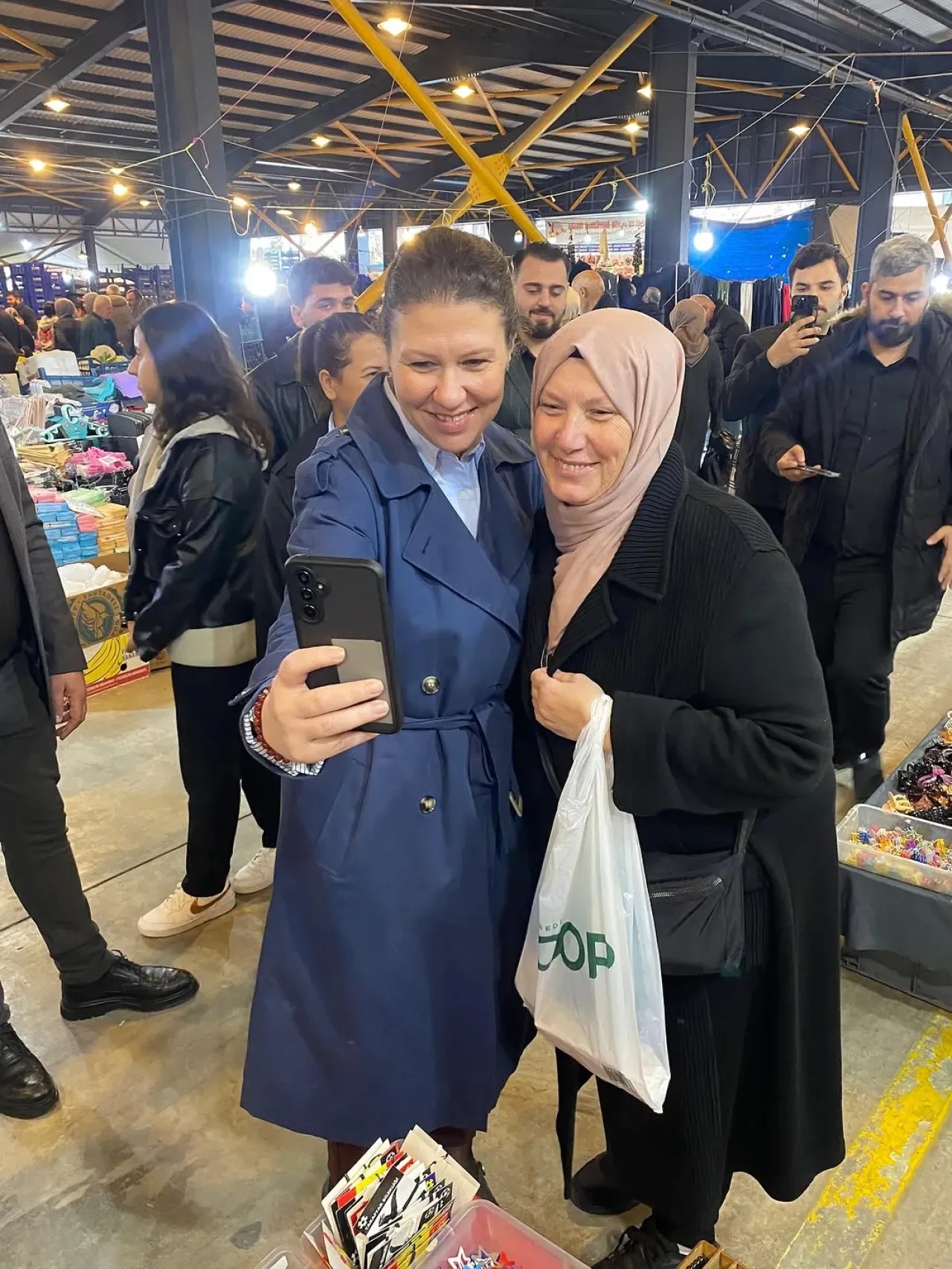AK Parti'li Seda Gören Bölük, Silivri'de Esnaf ve Vatandaşlarla Buluştu AK Parti'li Seda Gören Bölük, Silivri'de Esnaf ve Vatandaşlarla Buluştu