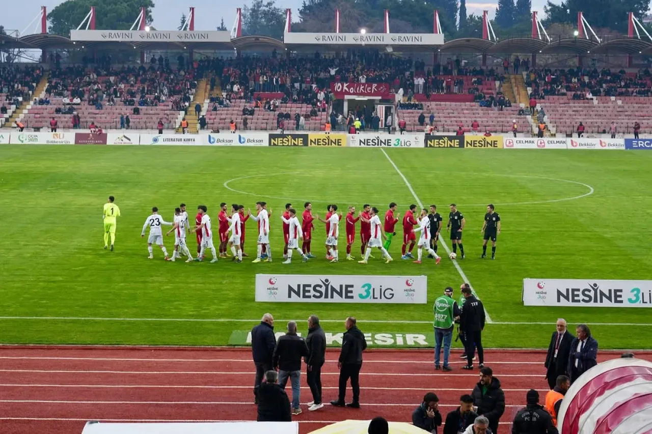 Balıkesirspor ile Uşakspor, Atatürk Stadı'nda Karşılaştı Balıkesirspor ile Uşakspor, Atatürk Stadı'nda Karşılaştı