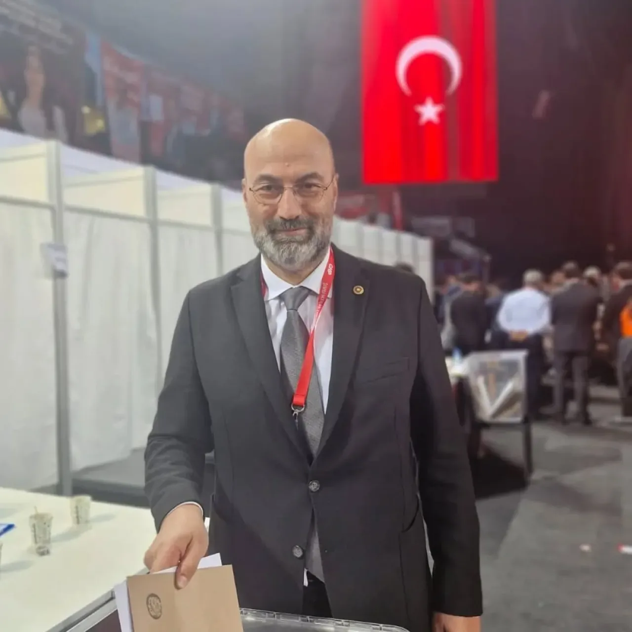 CHP İstanbul Milletvekili Fethi Açıkel, 39. Olağan Kurultay'ın Üçüncü Gününde Görevini Yerine Getirdi CHP İstanbul Milletvekili Fethi Açıkel, 39. Olağan Kurultay'ın Üçüncü Gününde Görevini Yerine Getirdi