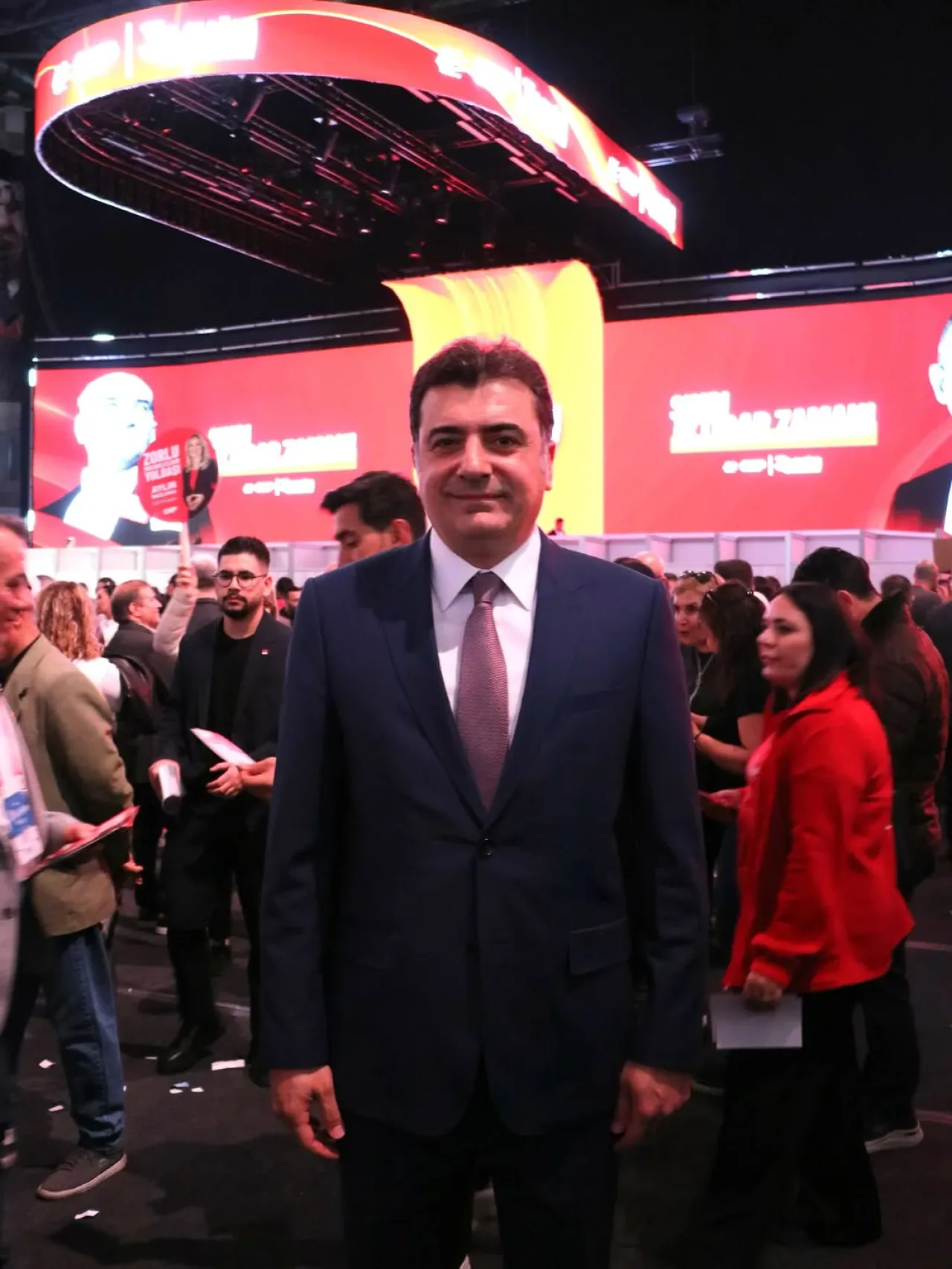 CHP'de Kurultay Coşkusu: Özgür Özel Liderliğinde Türkiye'nin Geleceğine Sahip Çıkılıyor CHP'de Kurultay Coşkusu: Özgür Özel Liderliğinde Türkiye'nin Geleceğine Sahip Çıkılıyor