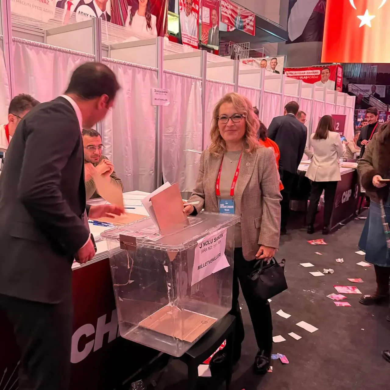 CHP'nin 39. Olağan Kurultayı'nda Lider Özgür Özel ile İktidar Vurgusu CHP'nin 39. Olağan Kurultayı'nda Lider Özgür Özel ile İktidar Vurgusu