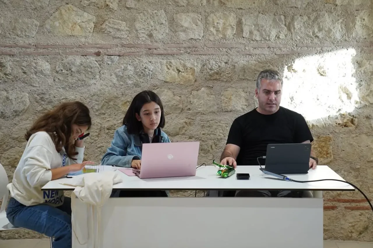 Rami Kütüphanesi'nde Yapay Zeka ve Arduino Buluşması: Eğitimin Son Haftasına Girildi Rami Kütüphanesi'nde Yapay Zeka ve Arduino Buluşması: Eğitimin Son Haftasına Girildi