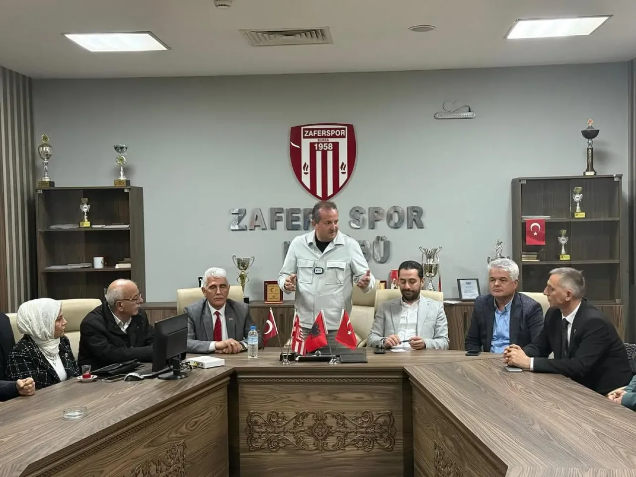 AK Parti Bursa Milletvekili Refik Özen, Arnavutluk'un Bağımsızlık Gününde Hemşerileriyle Buluştu AK Parti Bursa Milletvekili Refik Özen, Arnavutluk'un Bağımsızlık Gününde Hemşerileriyle Buluştu