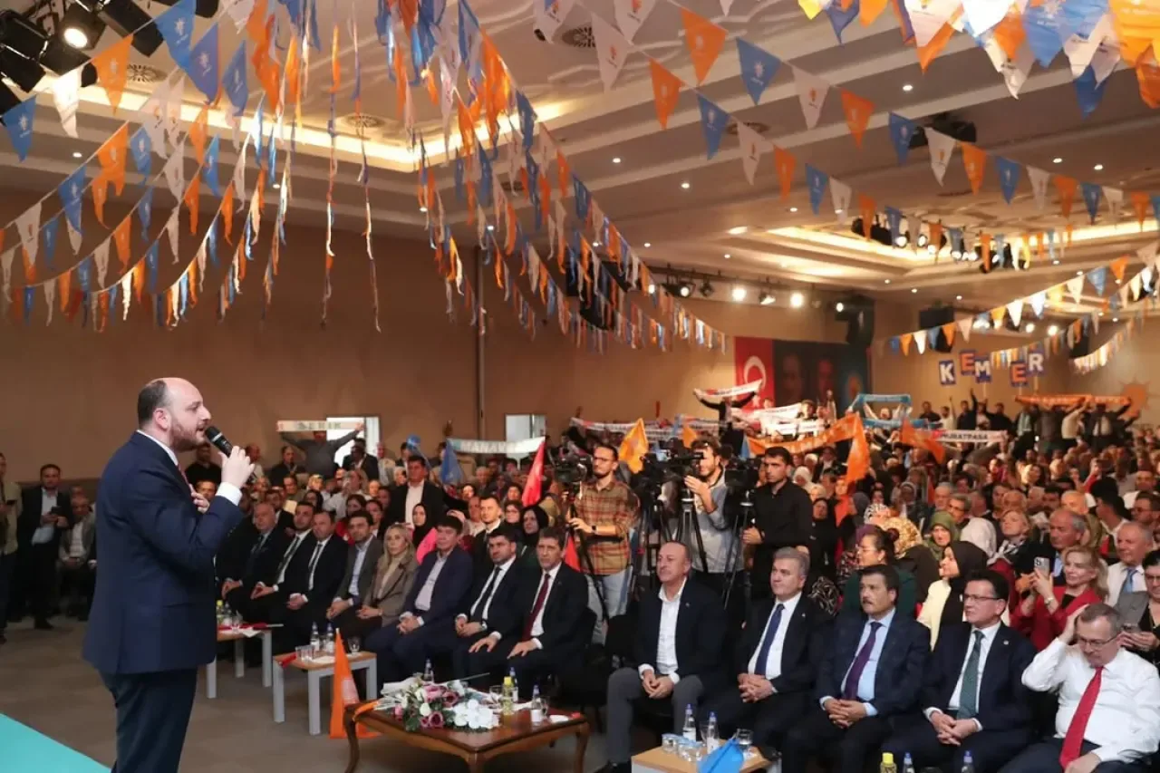 AK Parti Antalya'da İl Danışma Meclisi Toplantısı ve Üye Rozet Töreni Düzenledi AK Parti Antalya'da İl Danışma Meclisi Toplantısı ve Üye Rozet Töreni Düzenledi