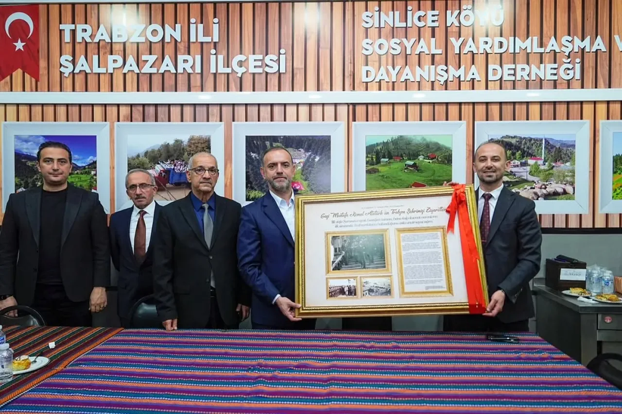 Belediye Başkanı Alper Yeğin, Trabzon Şalpazarı Sinlice Köyü Derneği'ni Ziyaret Etti Belediye Başkanı Alper Yeğin, Trabzon Şalpazarı Sinlice Köyü Derneği'ni Ziyaret Etti