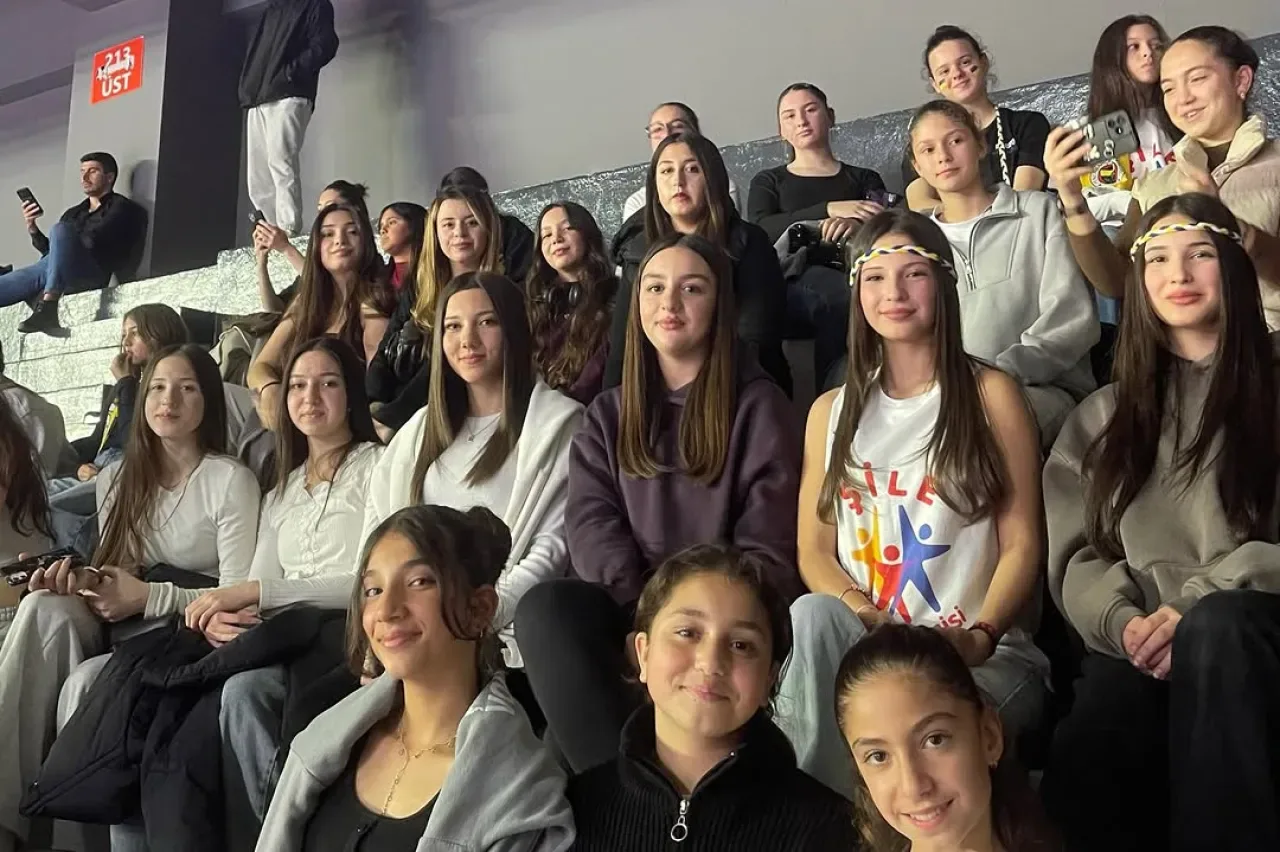 Şile Belediyesi Genç Voleybolcuları Fenerbahçe Maçında Motivasyon Buldu Şile Belediyesi Genç Voleybolcuları Fenerbahçe Maçında Motivasyon Buldu