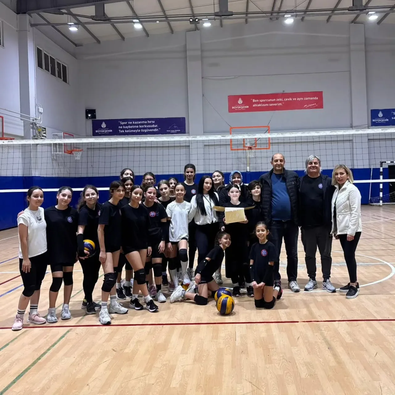 Ayşe Karslı'nın Doğum Günü Avcılar Tanyıldızı SK'da Kutlandı Ayşe Karslı'nın Doğum Günü Avcılar Tanyıldızı SK'da Kutlandı