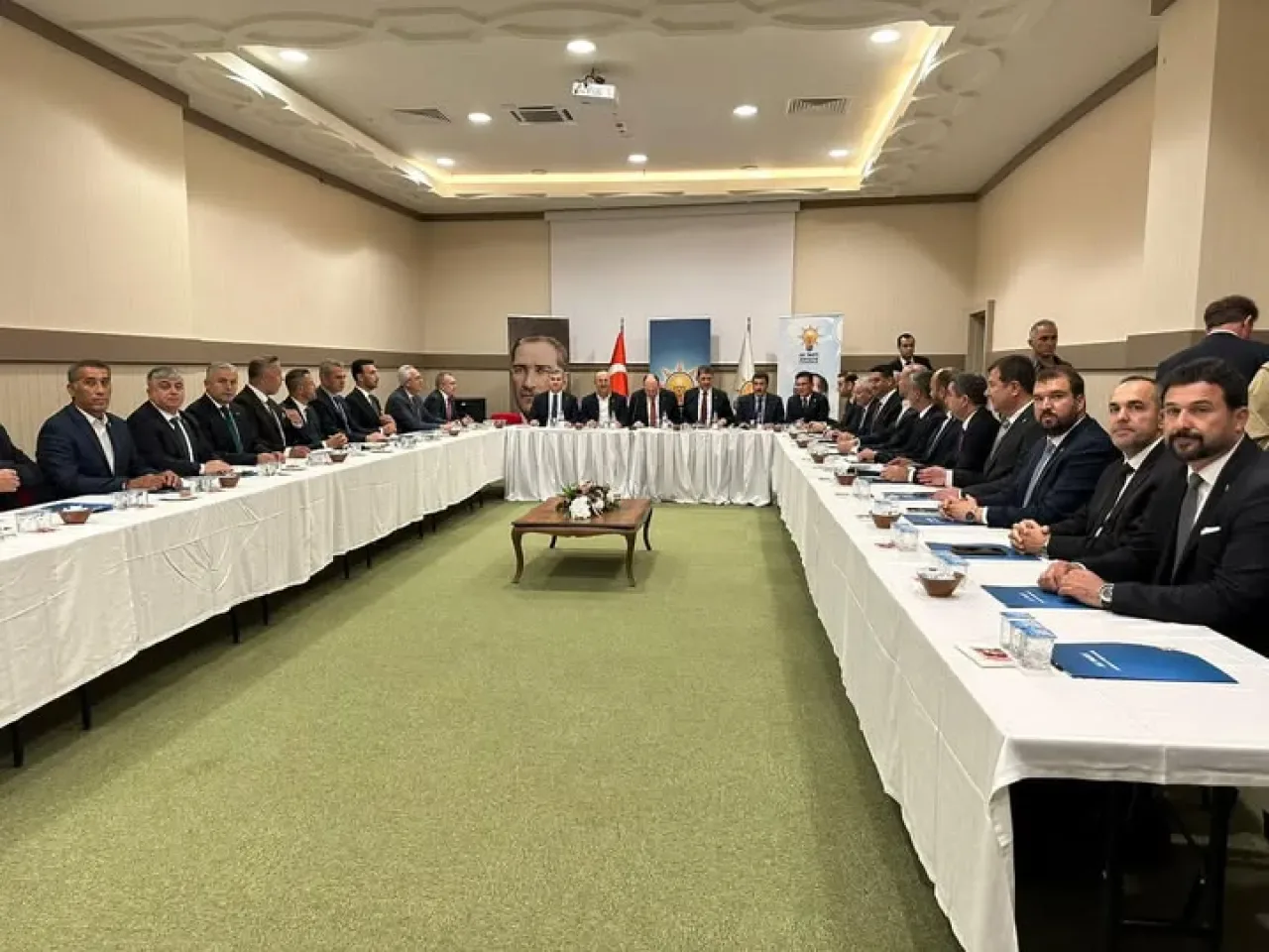 AK Parti Antalya'da Teşkilat Toplantısı Gerçekleştirdi AK Parti Antalya'da Teşkilat Toplantısı Gerçekleştirdi