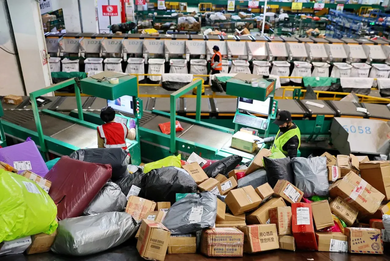 Çin'de Kargo Devrimi: Yıllık Kargo Hacmi 180 Milyar Adeti Aştı Çin'de Kargo Devrimi: Yıllık Kargo Hacmi 180 Milyar Adeti Aştı