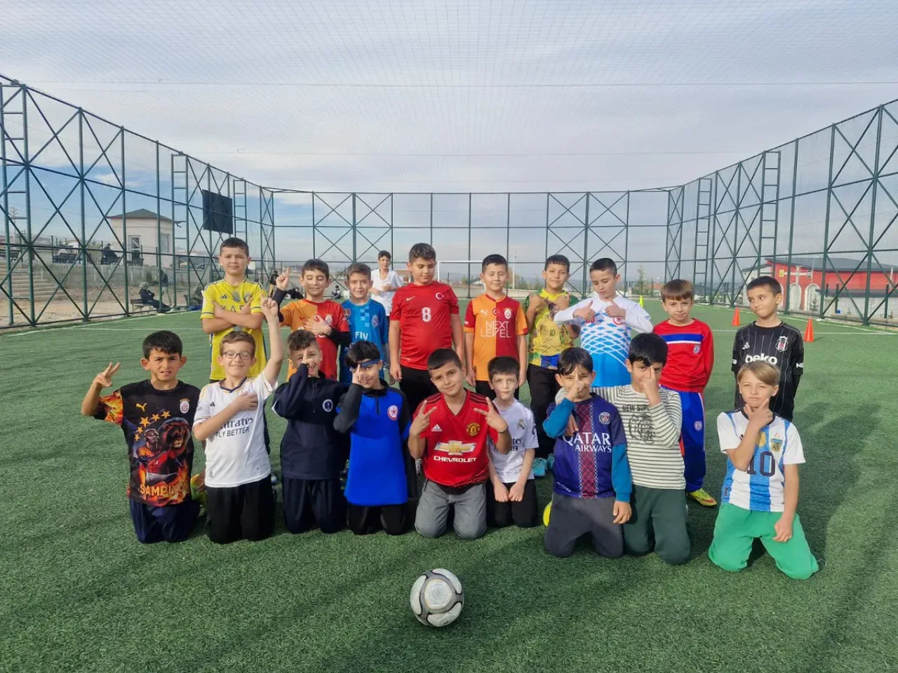 Konya'da GSB Spor Okulları Futbol Antrenmanları Tüm Hızıyla Devam Ediyor Konya'da GSB Spor Okulları Futbol Antrenmanları Tüm Hızıyla Devam Ediyor