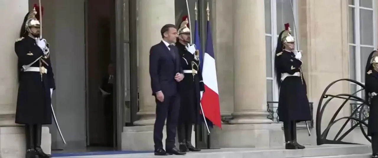 Macron ve Zelenski, Paris'te Görüştü Macron ve Zelenski, Paris'te Görüştü