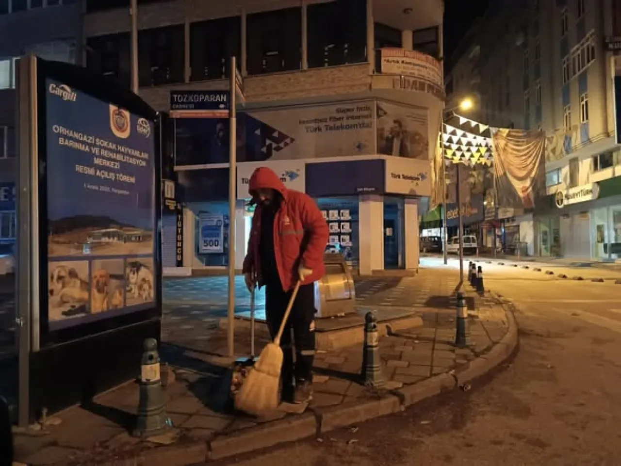 Orhangazi Belediyesi Ekipleri Gece Gündüz Çalışarak Daha Temiz Bir Şehir Hedefliyor Orhangazi Belediyesi Ekipleri Gece Gündüz Çalışarak Daha Temiz Bir Şehir Hedefliyor