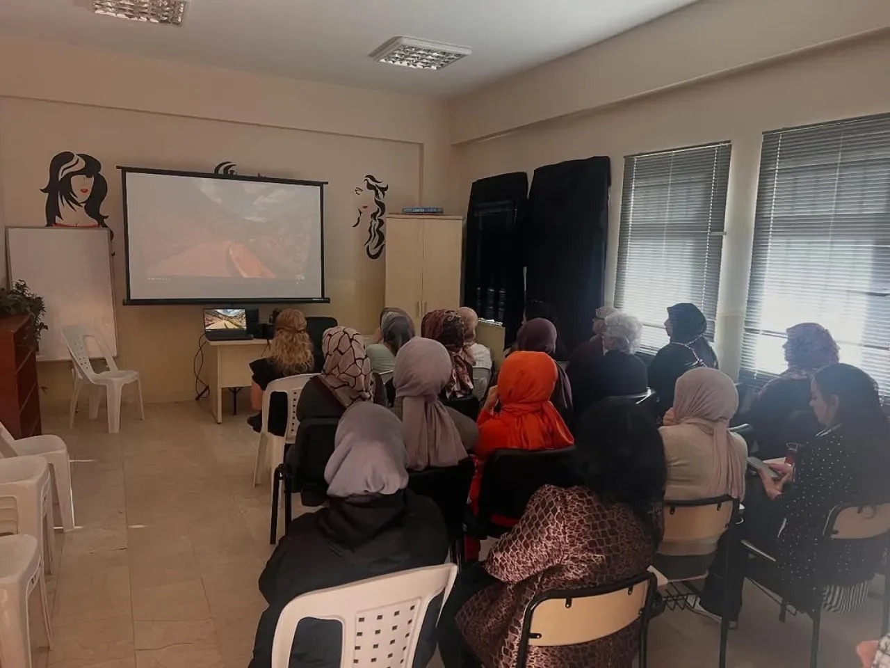 İzmit Belediyesi'nden 25 Kasım'da Anlamlı Belgesel Gösterimi İzmit Belediyesi'nden 25 Kasım'da Anlamlı Belgesel Gösterimi