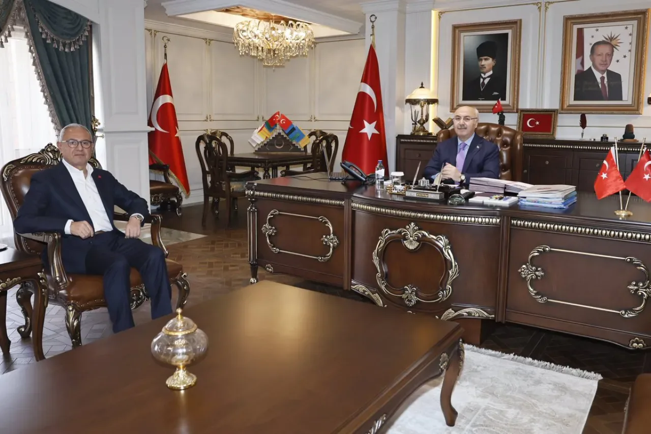 Adana Valisi, Hacı Sabancı OSB Yönetim Kurulu Başkanı'nı Kabul Etti Adana Valisi, Hacı Sabancı OSB Yönetim Kurulu Başkanı'nı Kabul Etti