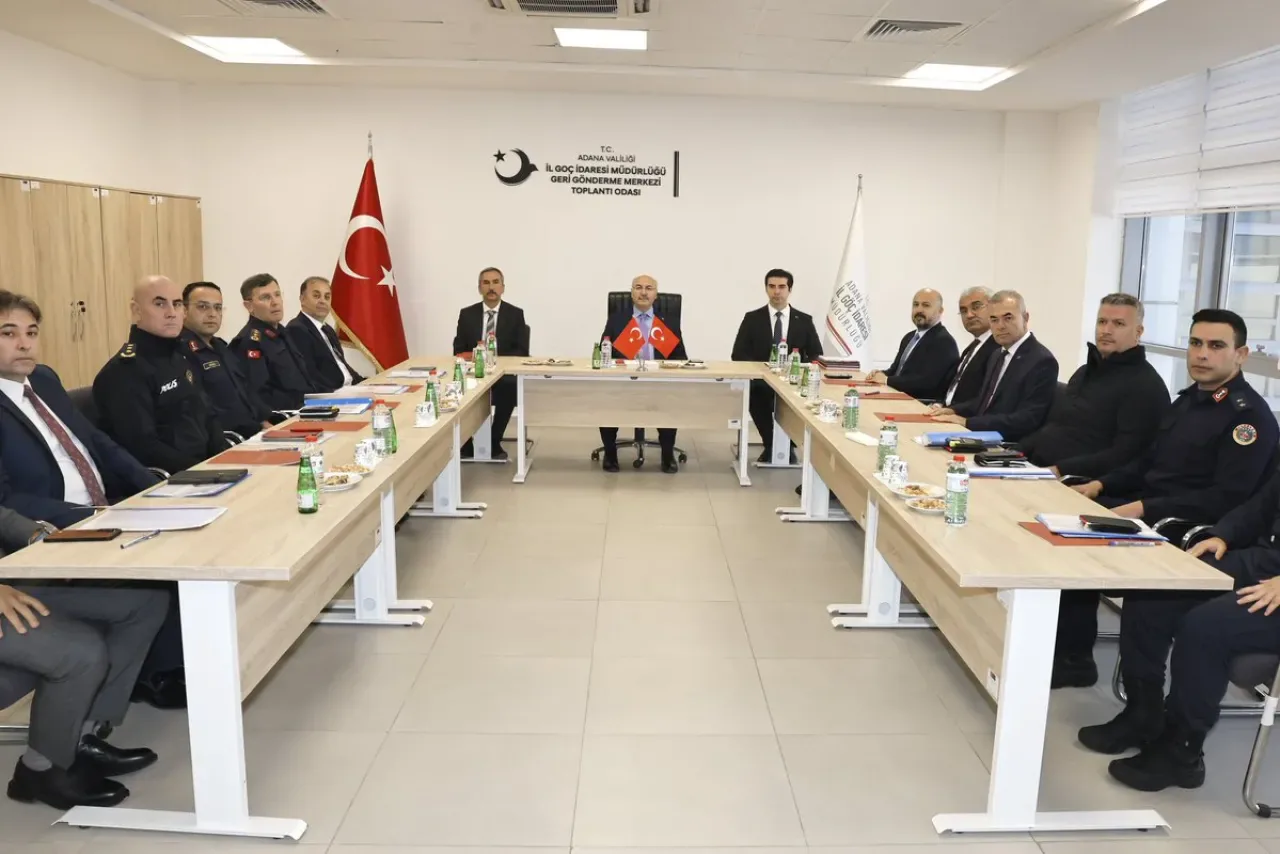 Adana Valisi Göç İdaresi Geri Gönderme Merkezi'nde İncelemelerde Bulundu Adana Valisi Göç İdaresi Geri Gönderme Merkezi'nde İncelemelerde Bulundu
