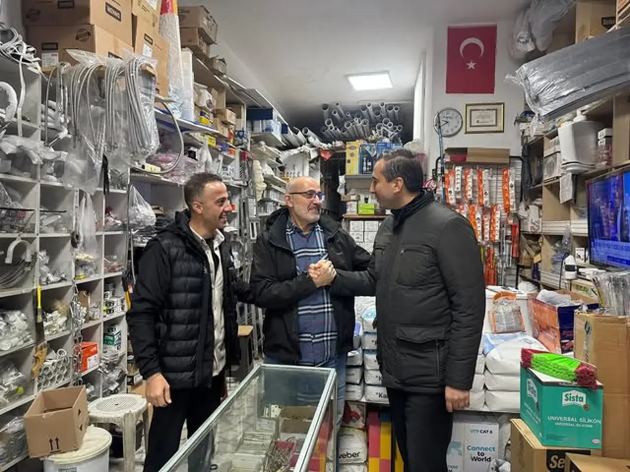 AK Parti Şişli İlçe Teşkilatı, Gülbahar Mahallesi Esnafını Ziyaret Etti AK Parti Şişli İlçe Teşkilatı, Gülbahar Mahallesi Esnafını Ziyaret Etti