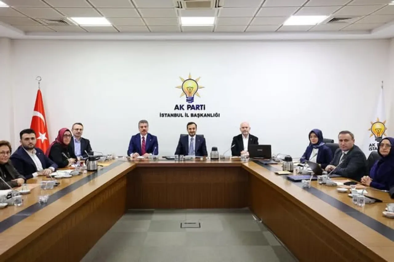 AK Parti İstanbul'da Değerlendirme Toplantısı: İlçeler ve Ülke Gündemi Masaya Yatırıldı AK Parti İstanbul'da Değerlendirme Toplantısı: İlçeler ve Ülke Gündemi Masaya Yatırıldı