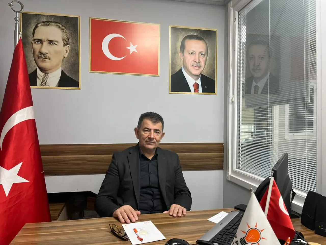 AK Parti Ümraniye İlçe Başkanlığı'nda Vatandaş Nöbeti Başladı AK Parti Ümraniye İlçe Başkanlığı'nda Vatandaş Nöbeti Başladı