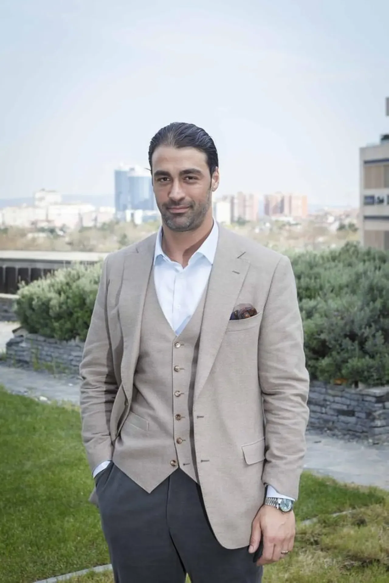 Sarp Levendoğlu, İstanbul'u Bırakıp Datça'ya Yerleşti: "Bir Esnaf Lokantasında 200 TL'ye Doyuyorum" Sarp Levendoğlu, İstanbul'u Bırakıp Datça'ya Yerleşti: "Bir Esnaf Lokantasında 200 TL'ye Doyuyorum"