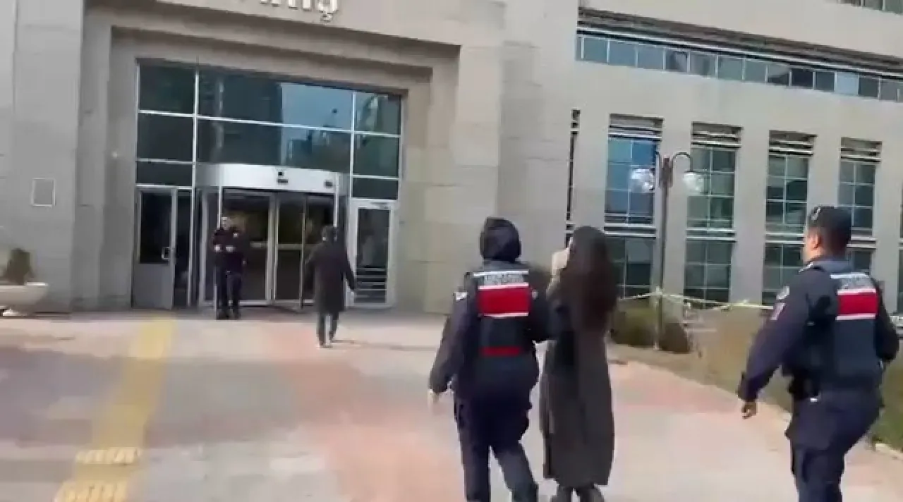 Ankara'da Pitbull Saldırısı: 2 Küçük Çocuk Yaralandı, Köpek Sahibi Tutuklandı Ankara'da Pitbull Saldırısı: 2 Küçük Çocuk Yaralandı, Köpek Sahibi Tutuklandı
