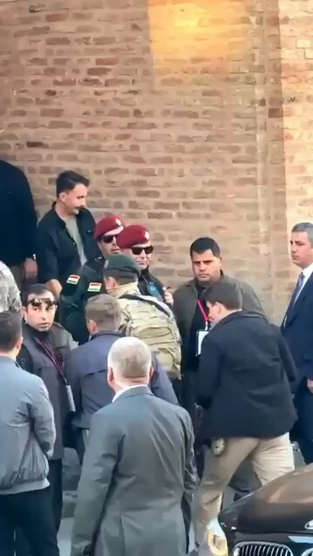 Ümit Özdağ'dan Yabancı Koruma Görevlilerinin Silah Taşımasına İlişkin Açıklama Ümit Özdağ'dan Yabancı Koruma Görevlilerinin Silah Taşımasına İlişkin Açıklama