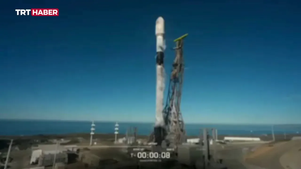ASELSAN'ın LUNA 1 Uydusu SpaceX Falcon 9 ile Uzaydaki Yerini Aldı ASELSAN'ın LUNA 1 Uydusu SpaceX Falcon 9 ile Uzaydaki Yerini Aldı