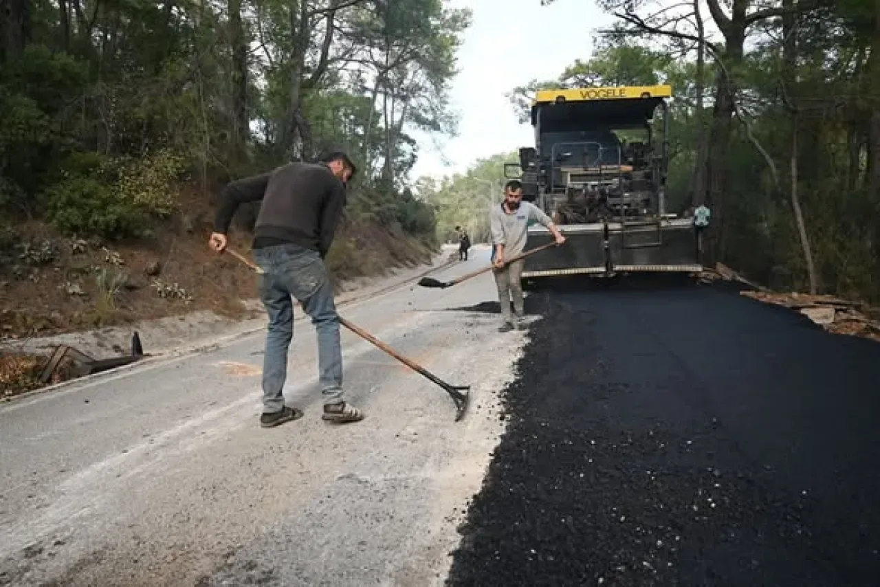 Kemer'de Kiriş Dağ Yolu'nda Asfalt Yenileme Çalışması Başladı Kemer'de Kiriş Dağ Yolu'nda Asfalt Yenileme Çalışması Başladı