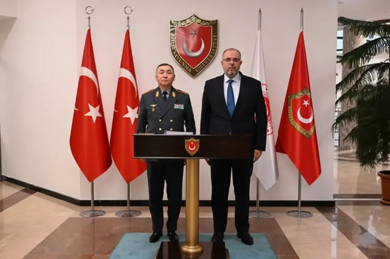Milli Savunma Üniversitesi Rektörü Afyoncu'ya Kazakistan'dan Madalya Milli Savunma Üniversitesi Rektörü Afyoncu'ya Kazakistan'dan Madalya