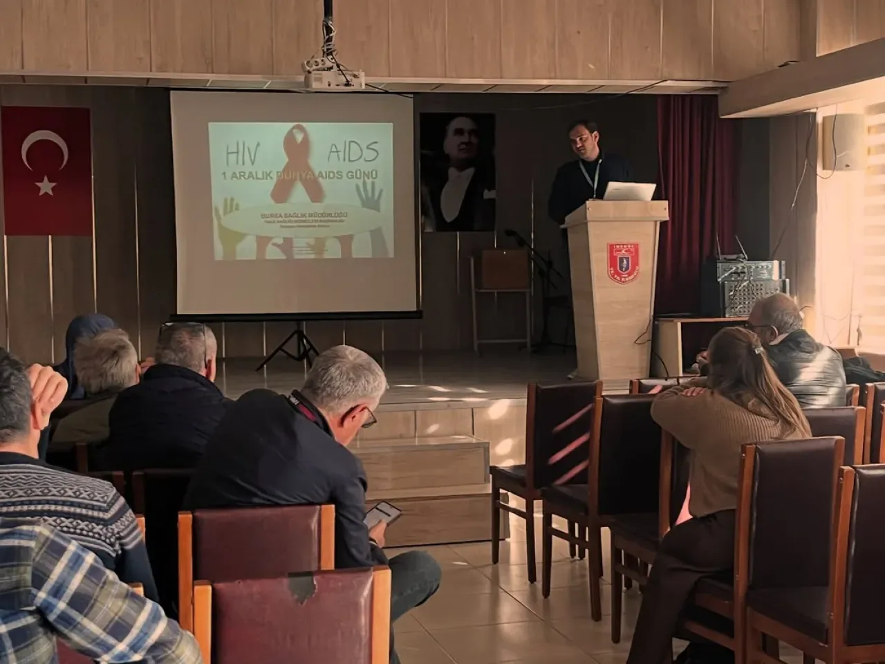 İnegöl'de 1 Aralık Dünya AIDS Günü'nde Veli ve Öğretmenlere Eğitim Verildi İnegöl'de 1 Aralık Dünya AIDS Günü'nde Veli ve Öğretmenlere Eğitim Verildi