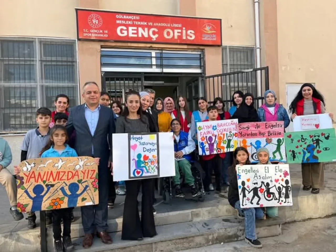 Adana'da 3 Aralık Engelliler Günü'nde Anlamlı Sergi Adana'da 3 Aralık Engelliler Günü'nde Anlamlı Sergi