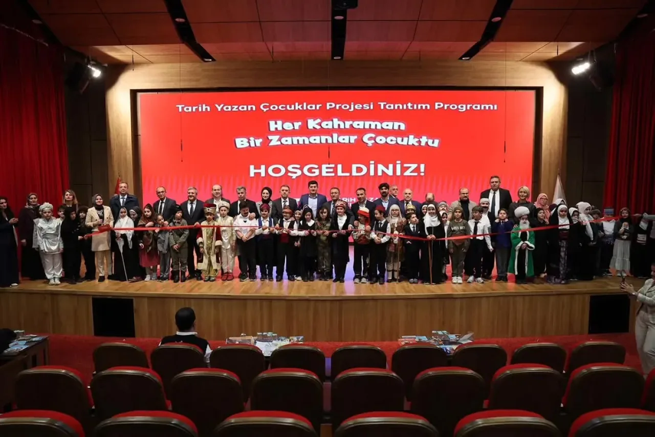 Bağcılar'da Öğrencilere Tarih Bilinci Kazandıracak "Tarih Yazan Çocuklar" Projesi Tanıtıldı Bağcılar'da Öğrencilere Tarih Bilinci Kazandıracak "Tarih Yazan Çocuklar" Projesi Tanıtıldı