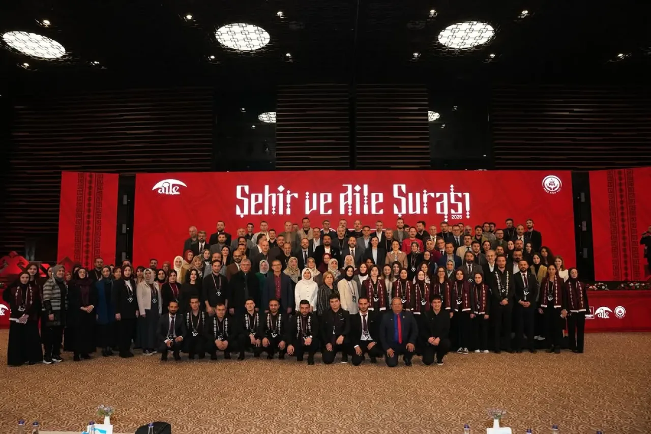 Bağcılar Belediyesi, Şehir ve Aile Şurası'nda Kültürel Kimliğin Korunmasını Masaya Yatırdı Bağcılar Belediyesi, Şehir ve Aile Şurası'nda Kültürel Kimliğin Korunmasını Masaya Yatırdı