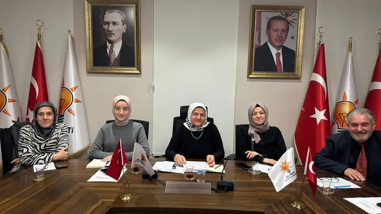 AK Parti Sarıyer'de Sosyal Politikalar Toplantısı Yapıldı AK Parti Sarıyer'de Sosyal Politikalar Toplantısı Yapıldı
