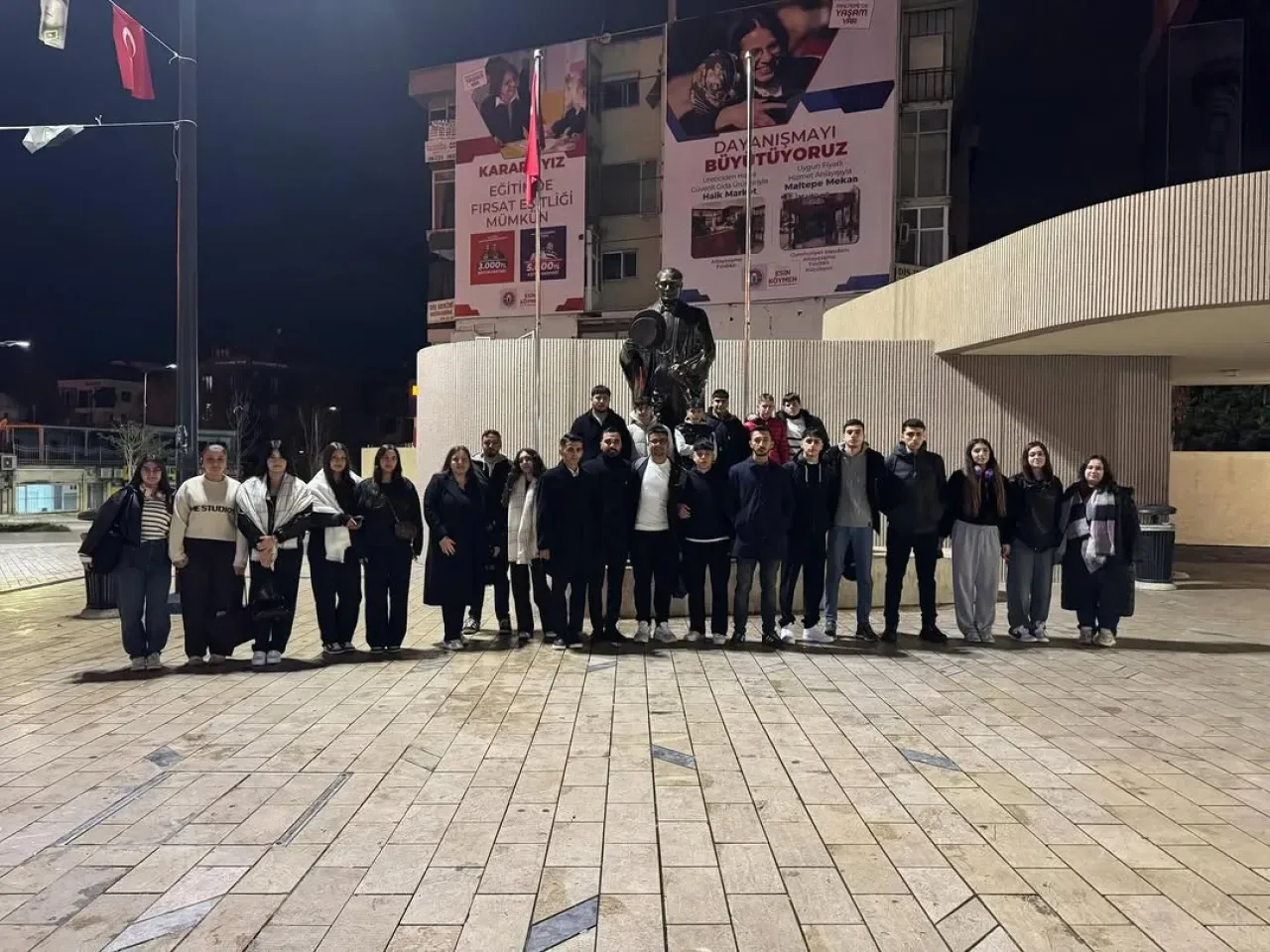 CHP Maltepe Gençlik Kolları'ndan Anıtkabir'de Anlamlı Ziyaret CHP Maltepe Gençlik Kolları'ndan Anıtkabir'de Anlamlı Ziyaret