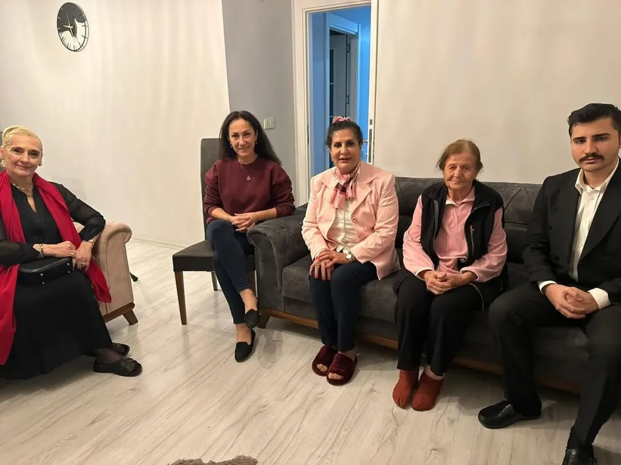 MHP Maltepe İlçe Başkanlığı, Feyzullah Mahallesi'nde Aile Ziyareti Gerçekleştirdi MHP Maltepe İlçe Başkanlığı, Feyzullah Mahallesi'nde Aile Ziyareti Gerçekleştirdi