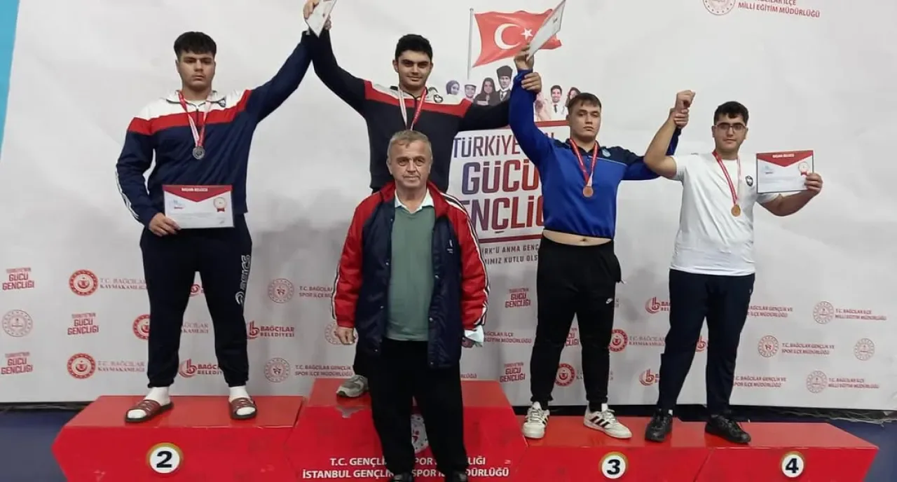 Sultangazi'deki Nuri Pakdil Anadolu Lisesi Öğrencisi Kayra Alper Bozdağ İstanbul Üçüncüsü Oldu Sultangazi'deki Nuri Pakdil Anadolu Lisesi Öğrencisi Kayra Alper Bozdağ İstanbul Üçüncüsü Oldu