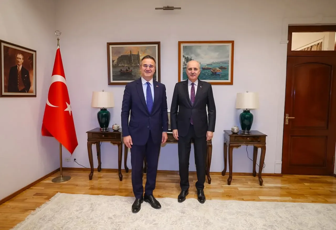 AK Partili Numan Kurtulmuş, Duşanbe'deki Büyükelçiliği Ziyaret Etti AK Partili Numan Kurtulmuş, Duşanbe'deki Büyükelçiliği Ziyaret Etti