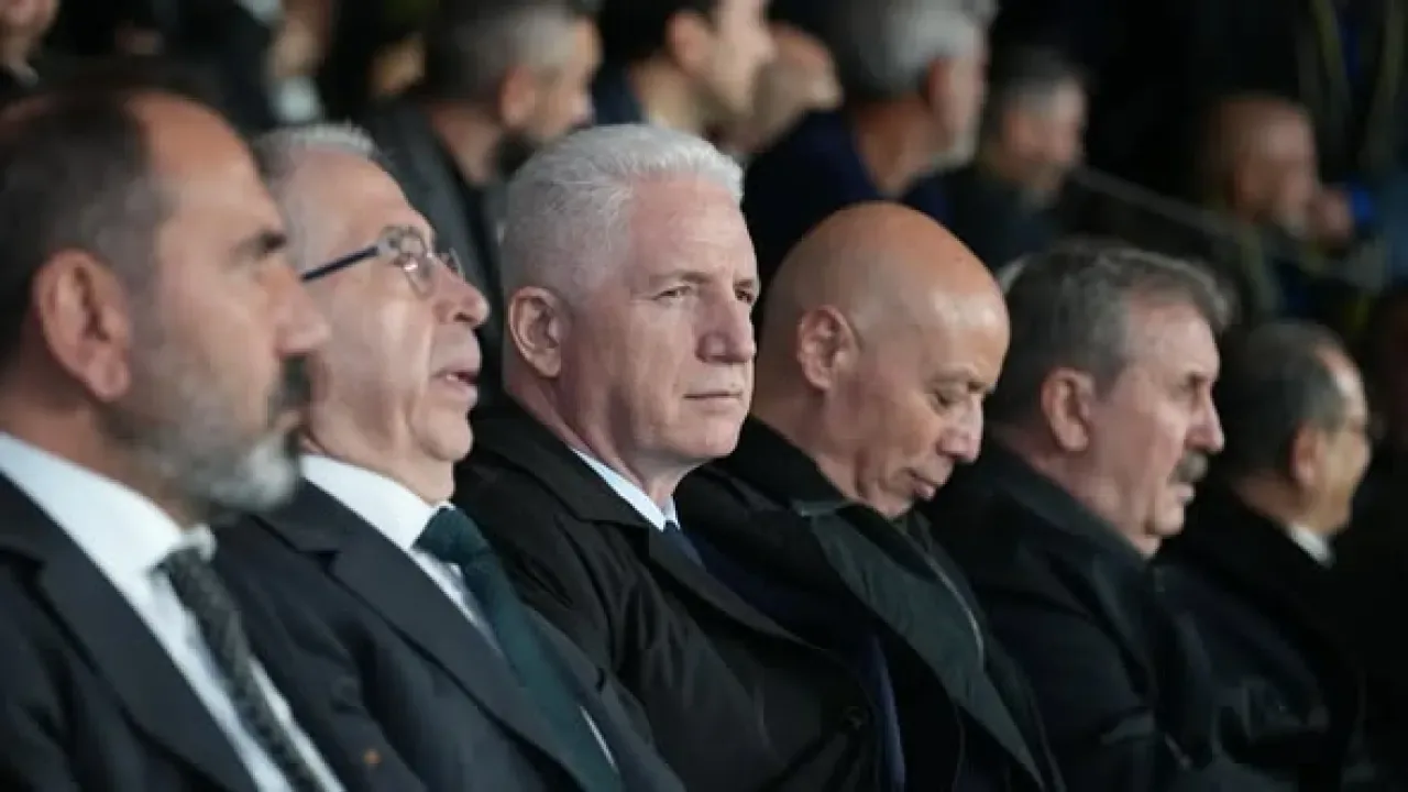 Fenerbahçe-Galatasaray Derbisi, İstanbul Valisi Davut Gül Tribünlerde Fenerbahçe-Galatasaray Derbisi, İstanbul Valisi Davut Gül Tribünlerde