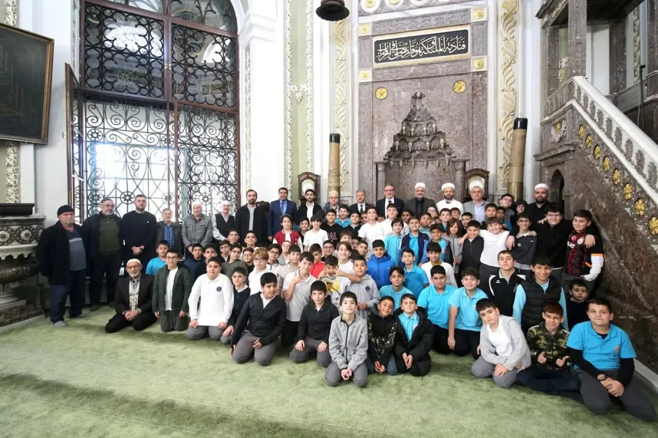 Fatih'te Cami Kardeşlik Projesi Kapsamında Öğrenci Buluşması Gerçekleşti Fatih'te Cami Kardeşlik Projesi Kapsamında Öğrenci Buluşması Gerçekleşti
