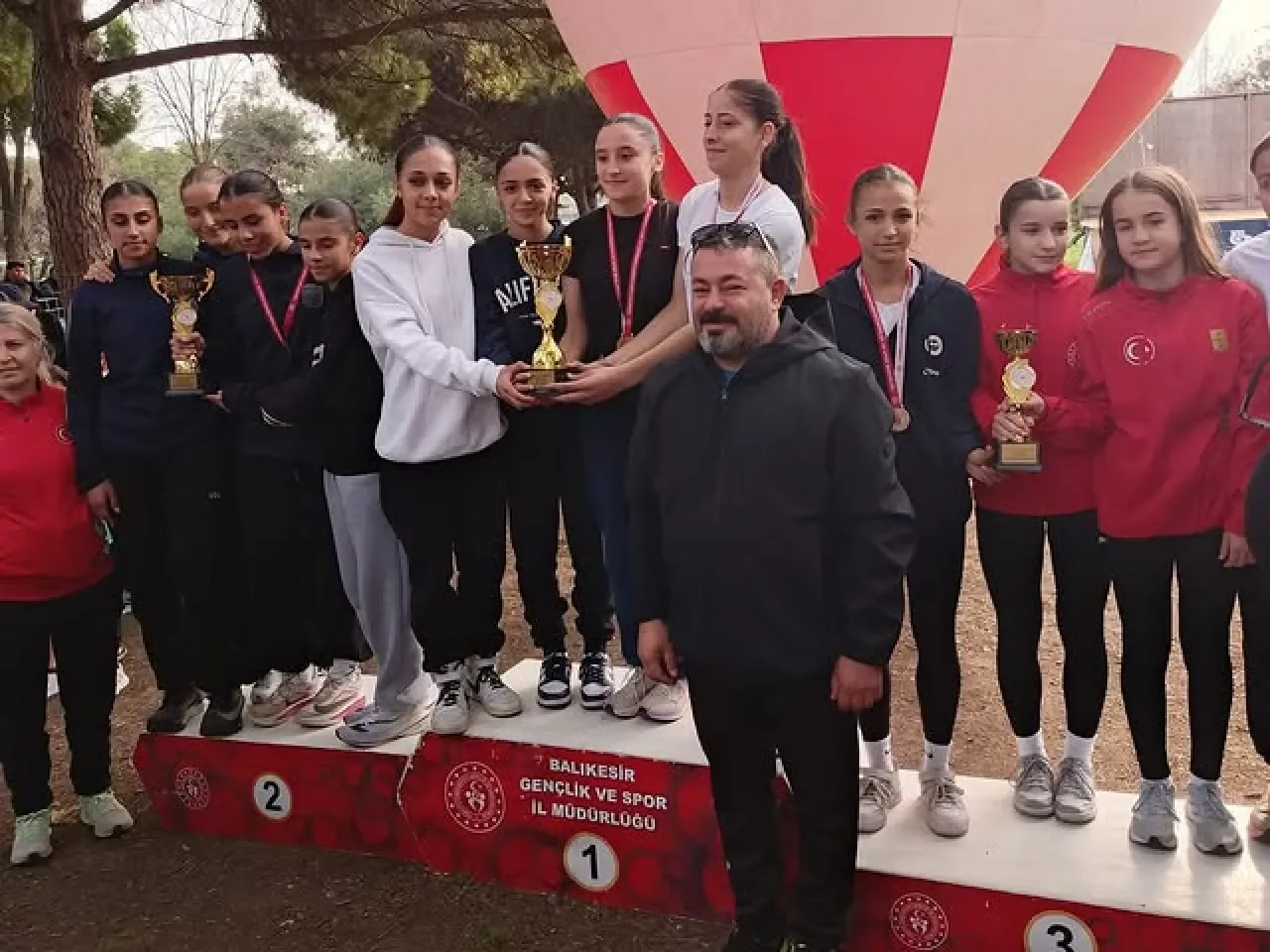 Kocaelili Atletler Balıkesir'deki Kros Şampiyonası'ndan Madalyalarla Döndü Kocaelili Atletler Balıkesir'deki Kros Şampiyonası'ndan Madalyalarla Döndü