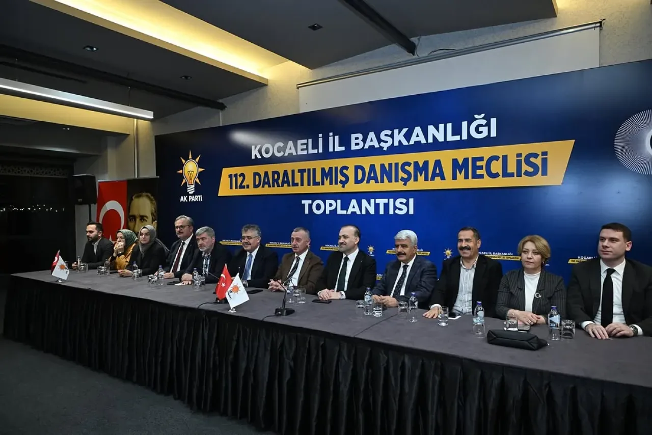 Kartepe Belediye Başkanı Kocaman, AK Parti İl Danışma Meclisi Toplantısına Katıldı Kartepe Belediye Başkanı Kocaman, AK Parti İl Danışma Meclisi Toplantısına Katıldı