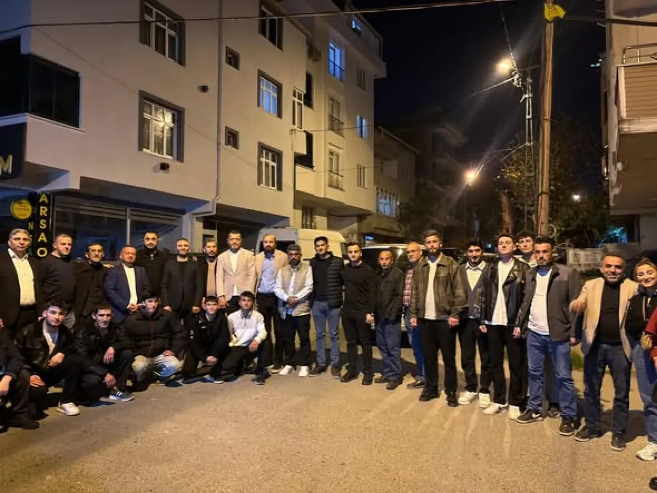 AK Parti Arnavutköy, Karlıbayır Mahallesi'nde Sahada AK Parti Arnavutköy, Karlıbayır Mahallesi'nde Sahada