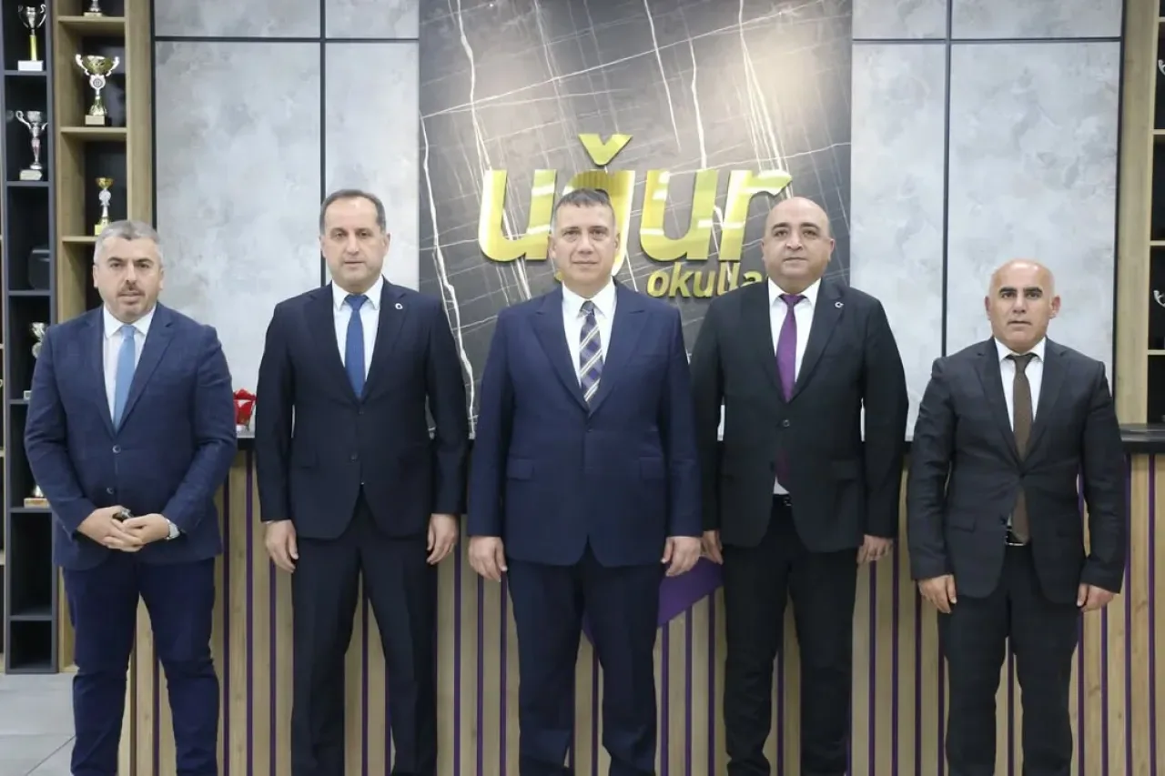 Tuzla'da Maarif Modeli Değerleri ile Bayrak Töreni ve Eğitim Ziyareti Gerçekleştirildi Tuzla'da Maarif Modeli Değerleri ile Bayrak Töreni ve Eğitim Ziyareti Gerçekleştirildi