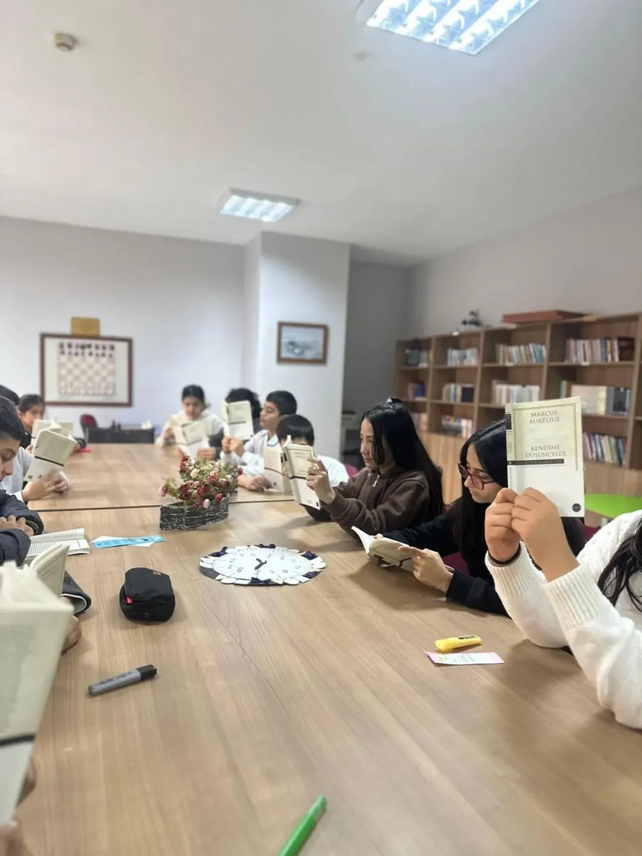 Şişli Harbiye Ortaokulu Öğrencileri Medeniyet Okumaları ile Felsefe ile Buluştu Şişli Harbiye Ortaokulu Öğrencileri Medeniyet Okumaları ile Felsefe ile Buluştu